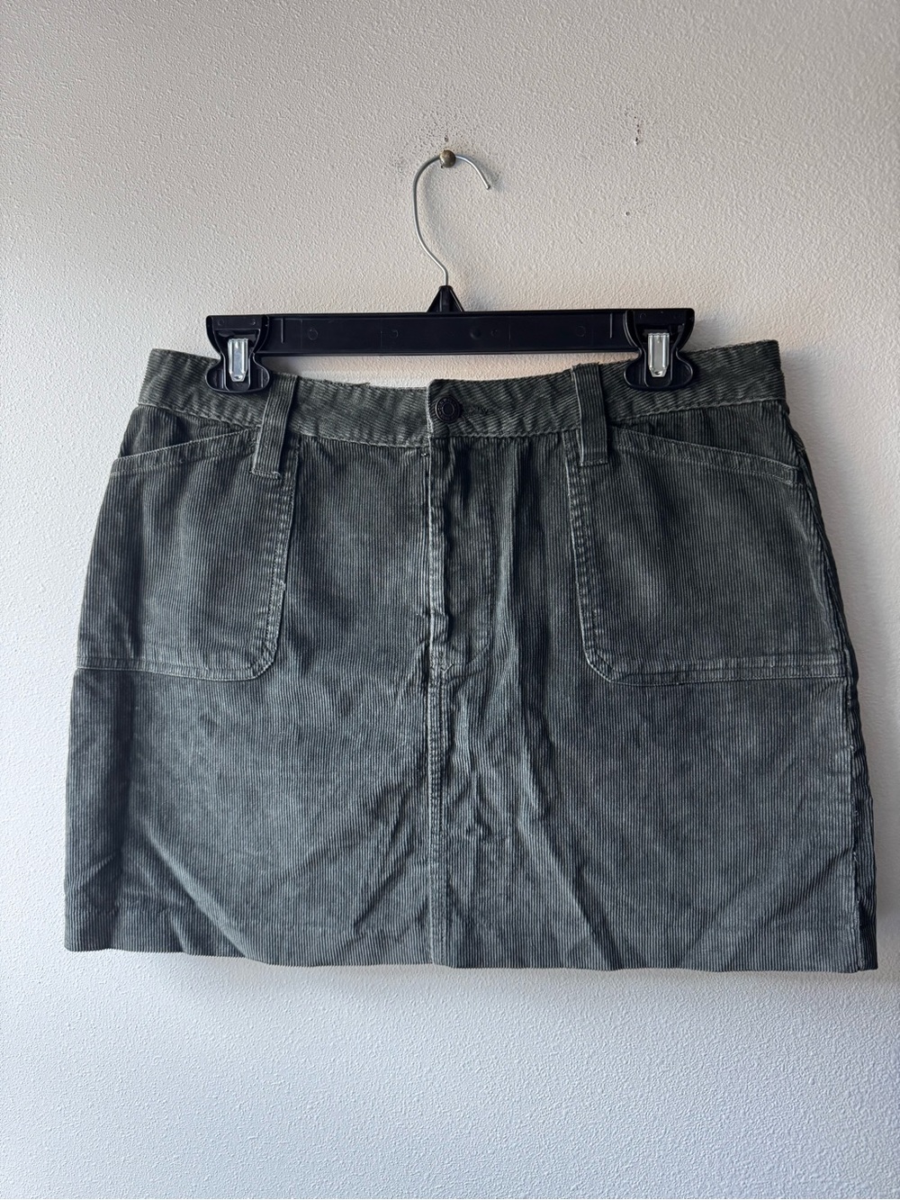 Old Navy Women’s Fitted Corduroy Mini Skirt in Olive Green